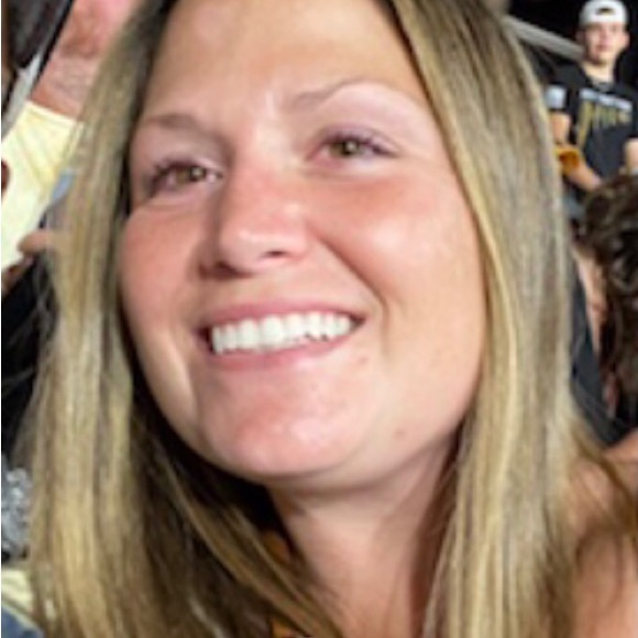 Meet your Posher, Sybil - Picture 2 of 3